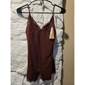 NWT Skims Fits Everybody Lace Triangle Onesie-M